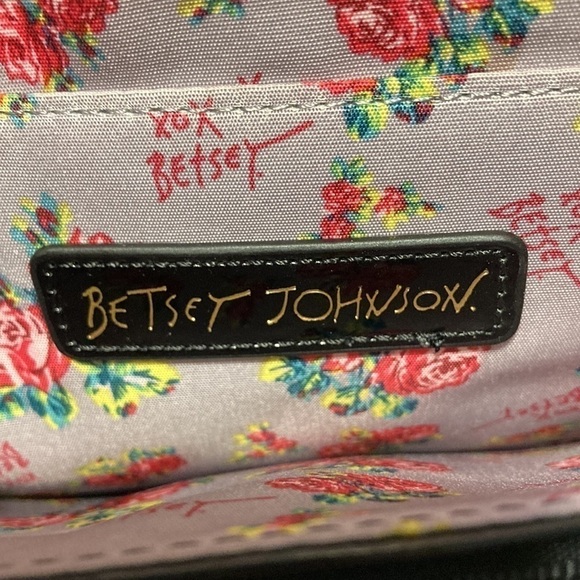 Betsey Johnson Shiny Black Shoulder Bag Heart Design - Picture 7 of 11